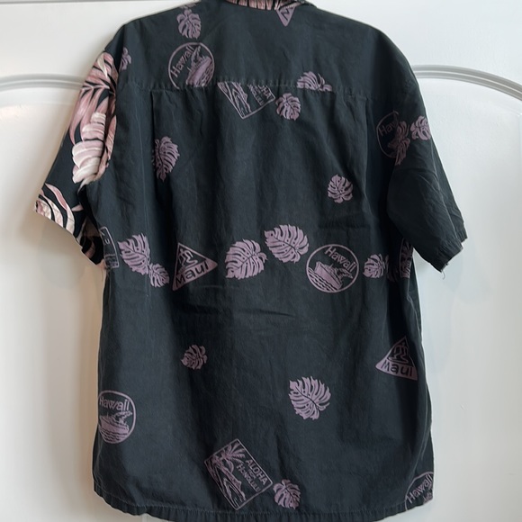 Winnie Fashion Men's Hawaiian Button Down - Picture 6 of 7